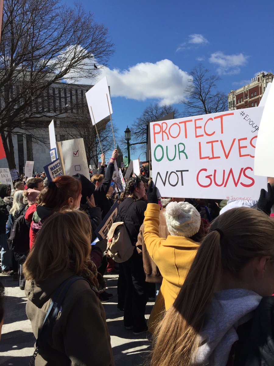 softsadsatan's tweet photo. MFOL signifies unity in children and adults all over, who simply want one thing - for no more people to lose their lives to guns, especially in schools. a sign can say a thousand words, but thousands marching together says even more. the time for change is NOW. #MarchForOurLives https://t.co/kJnIfDqKQn