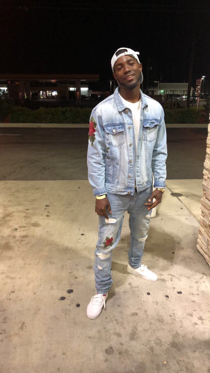 Qual33's tweet image. I’m all the sauce you need 🌹😎