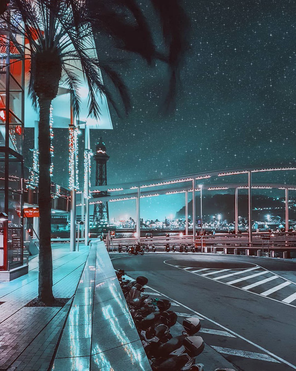 inspbarcelona's tweet photo. Cielos con encanto capturados por ©mimi.zh 🌃 #Barcelona https://t.co/lixYkBwBJZ