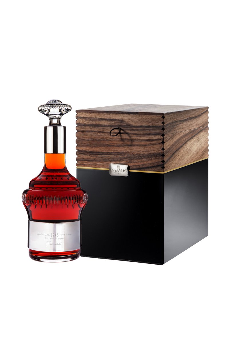 Discover our exclusive Baccarat crystal carafe containing our beautiful Fine Borderies Cognac in Singapour for the #DFMasters <a href="/DFSOfficial/">DFS Official</a> <a href="/Baccarat/">Baccarat</a>