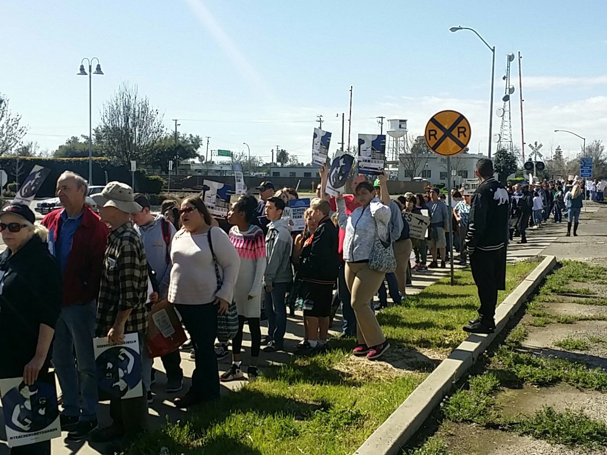 WeCedYouthMedia's tweet photo. We March for Our Lives! #MarchForOurLives #mercedincolor https://t.co/OcA6iiQjoa