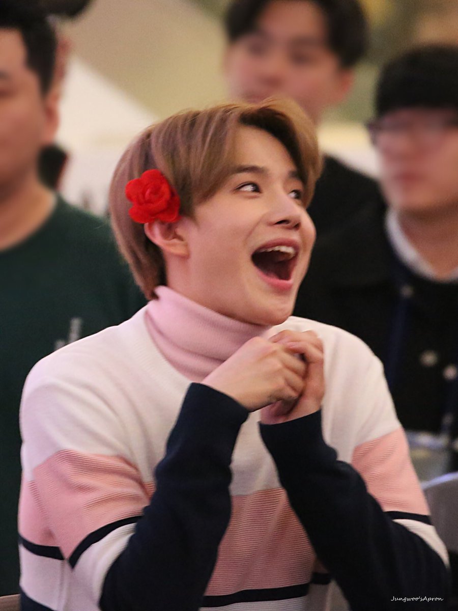 picsjungwoo's tweet photo. he looks so happy I’m 💘💗💞💖💓 

© jungwoosapron https://t.co/Jom6TbTZHi