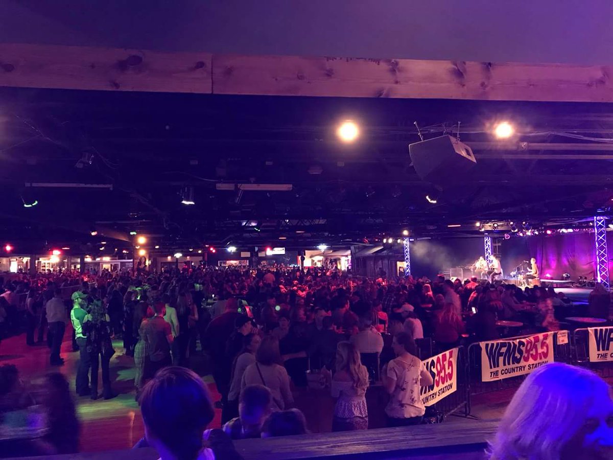 BenRueMusic's tweet photo. Indy showed up in full force last night!! Glad to share the stage with @ScottyMcCreery. Thanks for having us @WFMS @8secsaloon
#indy #8secondsaloon #SOLDOUT https://t.co/ZufpEcGfGW