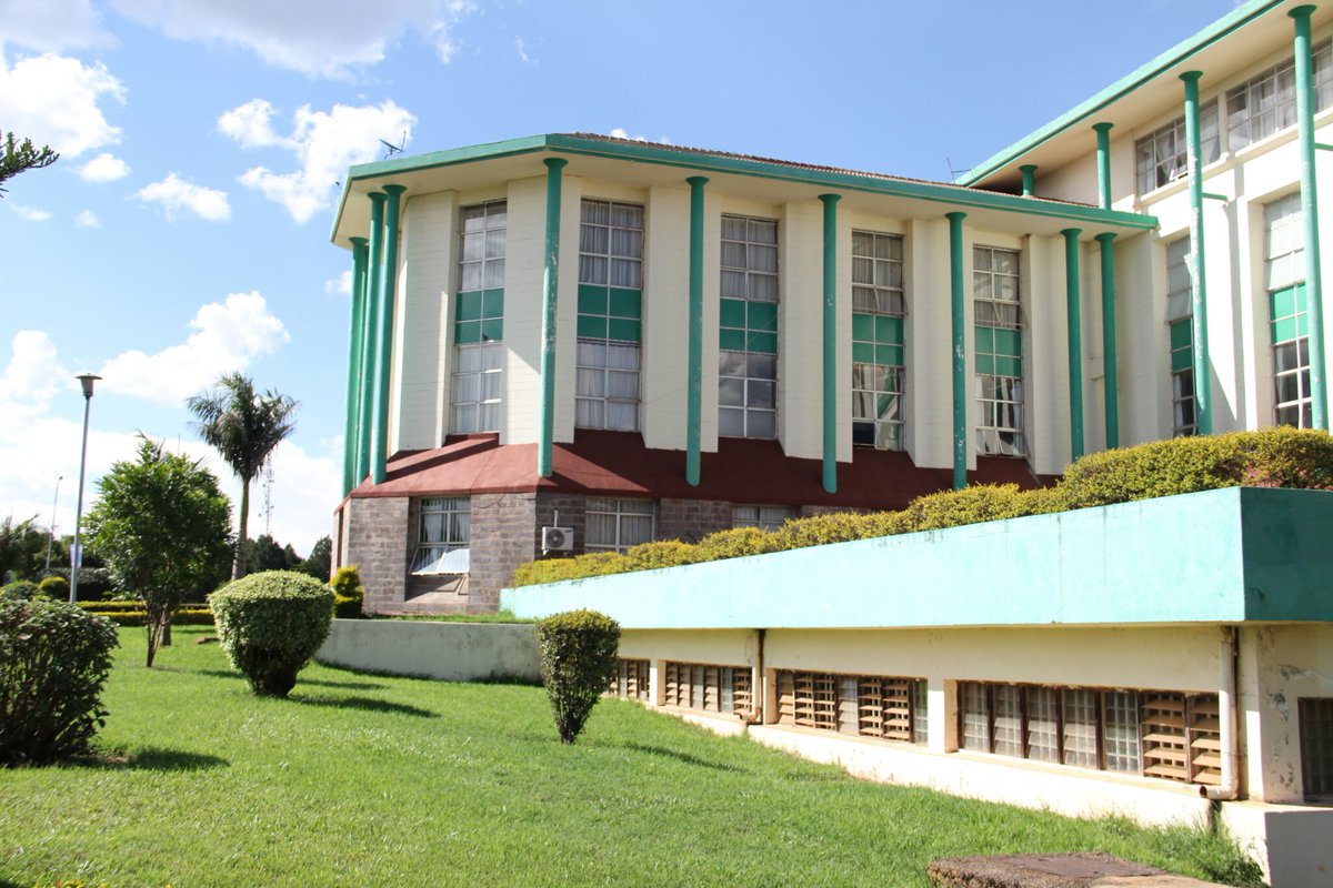 yegonemmanuel_'s tweet image. Higher education in Kenya is completely paralyzed😢😢
Nothing is going on in public universities and even worse, no dialogue is being done to end the #LecturersStrike

I and other /14 students of Moi(read Woi) university joined in 2013 and are yet to start the final semester😢