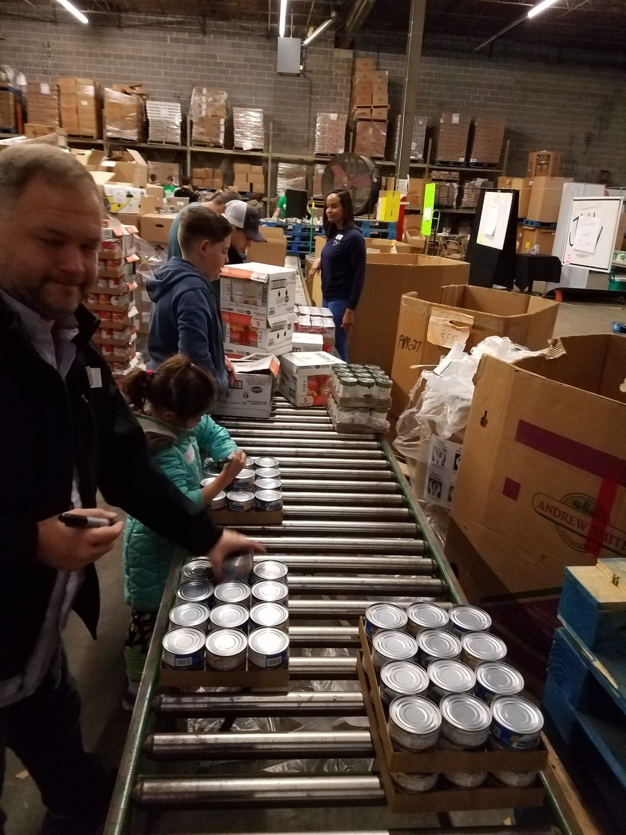 chrisandres003's tweet photo. #actionministries sharing the well #mustangsinaction https://t.co/Sy6hJYzmbe