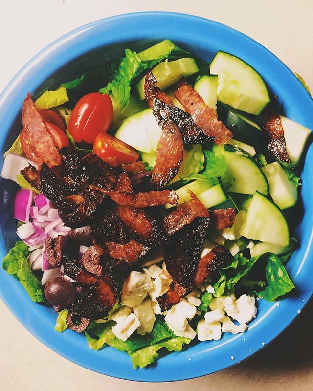 TrainProSteph's tweet image. #saturdaysalad: Greek salad with pan-fried salami 💯
-
-
-
#keto #ketodiet #ketogenicdiet #ketogeniclifestyle #ketogenicweightloss #ketosis #ketogenicliving #ketogenicfood #saladporn #saladbowl ift.tt/2pFRTLN