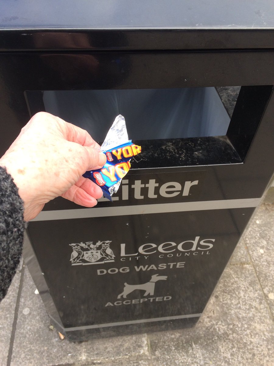 ruthmajor44's tweet photo. A bit of ‘Yorkie’ in Yorkshire! #1pieceofrubbish #Leeds #Yorks #ourbit #yourbit #result # @OldhamCouncil @live_oldham @Oldham_Hour @ZilchUK #anyonewho’sinterestedincleaningupthecountry! https://t.co/YWpUsXjRVc