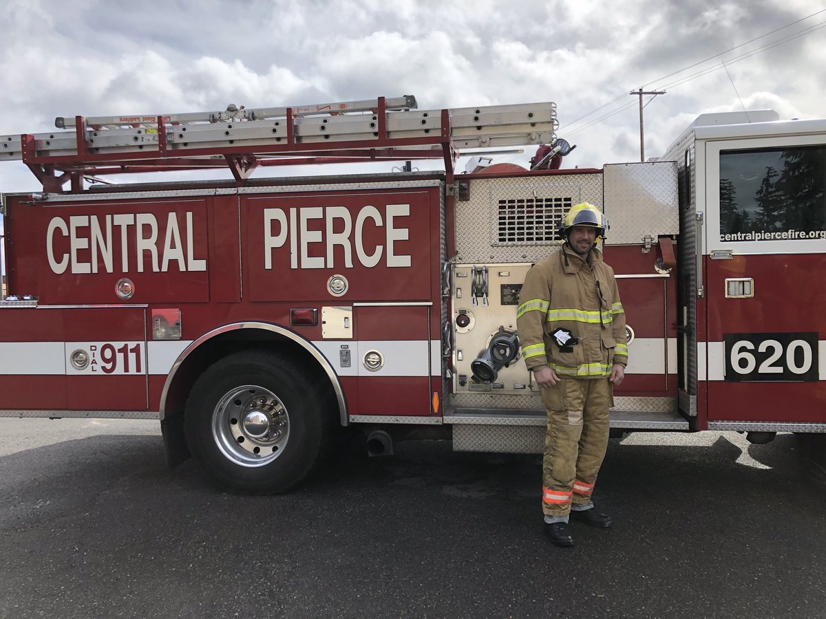 BPFISTERPT's tweet photo. Best way to learn about you patient the fire fighter is to be one for a day. Thx @TAHPIStrong for helping coordinate care for injured first responders 👊 https://t.co/0o4dtqOewp