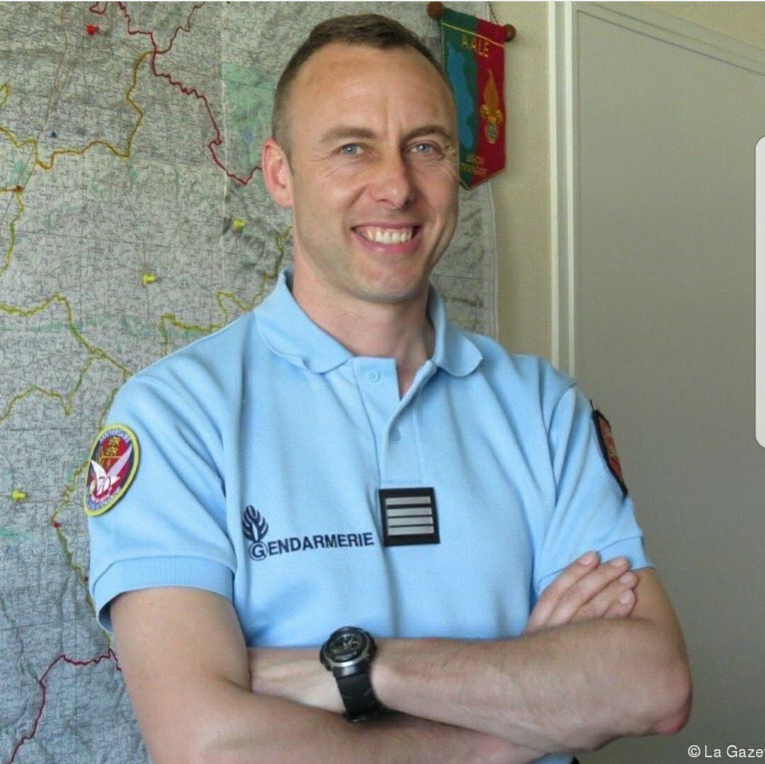 It’s only right as part of the Policing family we pay our upmost respects Lt Col Arnaud Beltrame who selflessly and heroically lost his life today after replacing himself in the place of a hostage in the recent siege in France 🇫🇷. #thisisatruehero GS