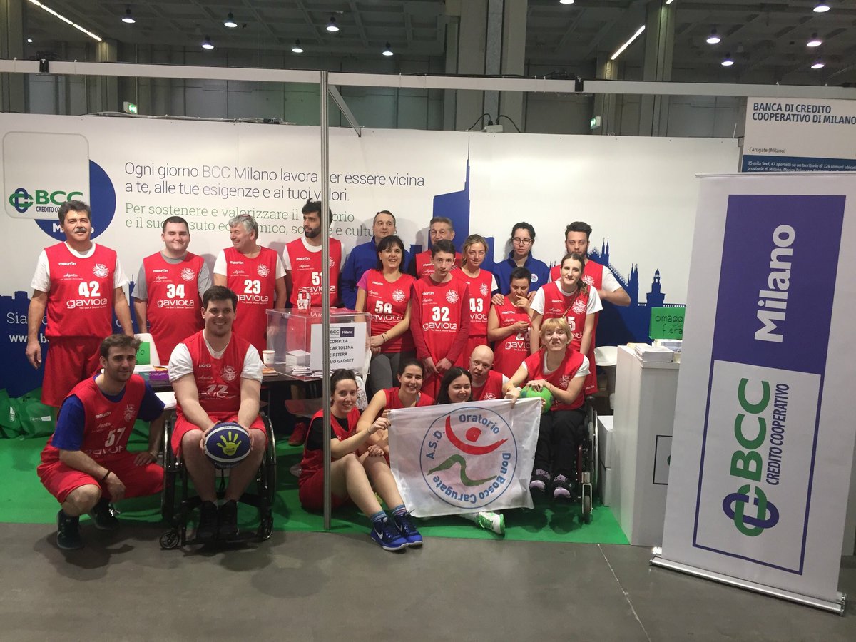 BCC_Milano's tweet photo. #Sport e #inclusione: eccoci al nostro stand a @Falacosa_Giusta con i ragazzi di ASDO Basket #Carugate che hanno appena presentato il #baskin, disciplina sportiva davvero per tutti!
#DoveCèSport #DoveCèSostegno #BCCMilano #FaLaCosaGiusta https://t.co/iT2LktANXK