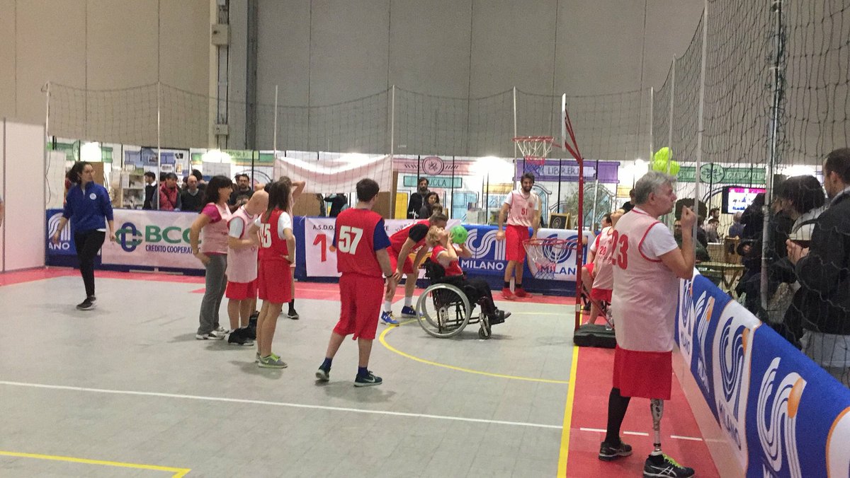 #Sport e #inclusione: eccoci al nostro stand a <a href="/Falacosa_Giusta/">Fa' la cosa giusta!</a> con i ragazzi di ASDO Basket #Carugate che hanno appena presentato il #baskin, disciplina sportiva davvero per tutti!
#DoveCèSport #DoveCèSostegno #BCCMilano #FaLaCosaGiusta