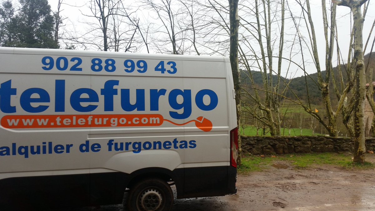 Valenbcneta's tweet photo. Mare meva quina manera de ploure i ventada increïble.
La semana santa @FPareManel ha començat amb un temps horrible.
Gràcies @Telefurgo per fer possible un altre any q arribin totes les coses a les cases de colònies. Els nens i nenes ja estan a tope. #CanSolà #ElsArcs https://t.co/twnopUm5Lf