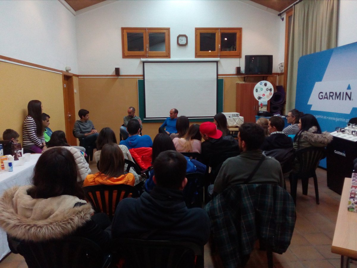 borredaxtrail's tweet photo. Miguel Ángel González i @paucapell, amb Alfonso García (@TerritorioTrail) com a moderador, ens parlen sobre preparació física i alimentació en curses per muntanya https://t.co/RdFVukfwyY