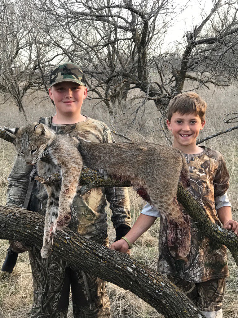 swank_les's tweet photo. Predator hunting in Texas! https://t.co/gTGDhKaRgA