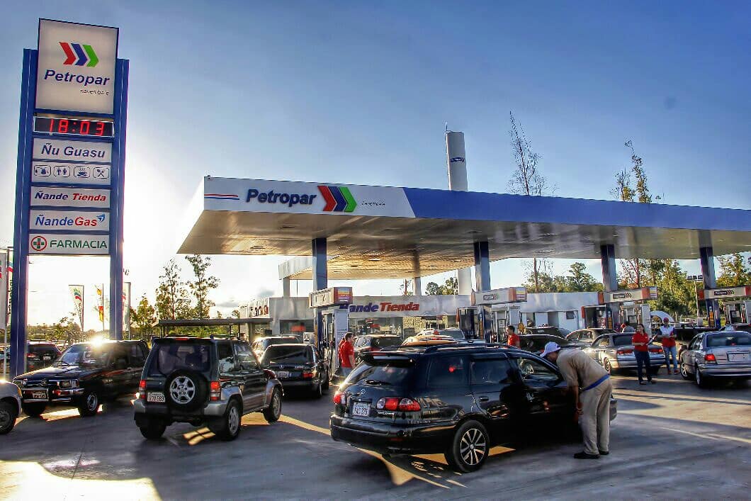 Petropargov's tweet photo. ¡Vení pues a la Estación Ñu Guasu, te estamos esperando! 😃
¡No desaproveches! Gs. 300 menos y 25 horas de #SantaPromo en todos nuestros combustibles. 😱
#Petropar #OrgulloNacional 🇵🇾⛽ https://t.co/gz9Ltkq9Rr