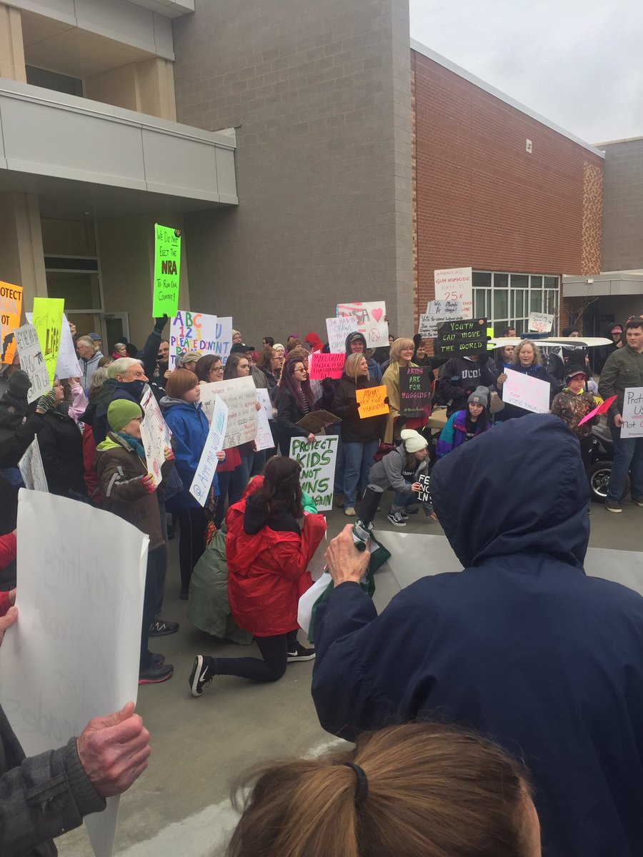 anniethomas321's tweet photo. #MarchForOurLives https://t.co/3XBGhSUbzu
