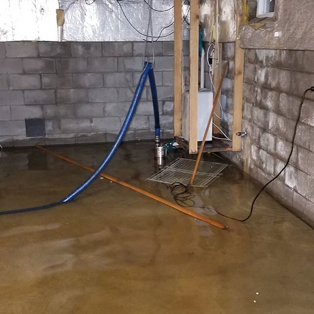 tumiaplumbing's tweet photo. And this is why I always tell my customers not to plug there sump pumps into power strips with other high draw appliances like dehumidifiers,  that dedicated outlet is for your sump pump only! This poor customer didn't know this and now they have a foot … https://t.co/r9NO3QrgrG https://t.co/Y7PjhWdIIX