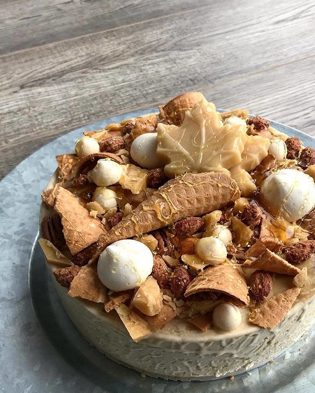 FraichementPr's tweet photo. Vraiment impressionnant ce gâteau à l’érable végan de @veroniklacombe🍁 ! Cette photo de @soyaetchocolat est notre inspiration #fraichementpresse du jour! #cake #mtlblogger #foodblogger #qcblogger #foodie #foodies #foodielife #mapple #vegan #CanadianB… https://t.co/G3MZ602XJu https://t.co/RN03s6heJ2
