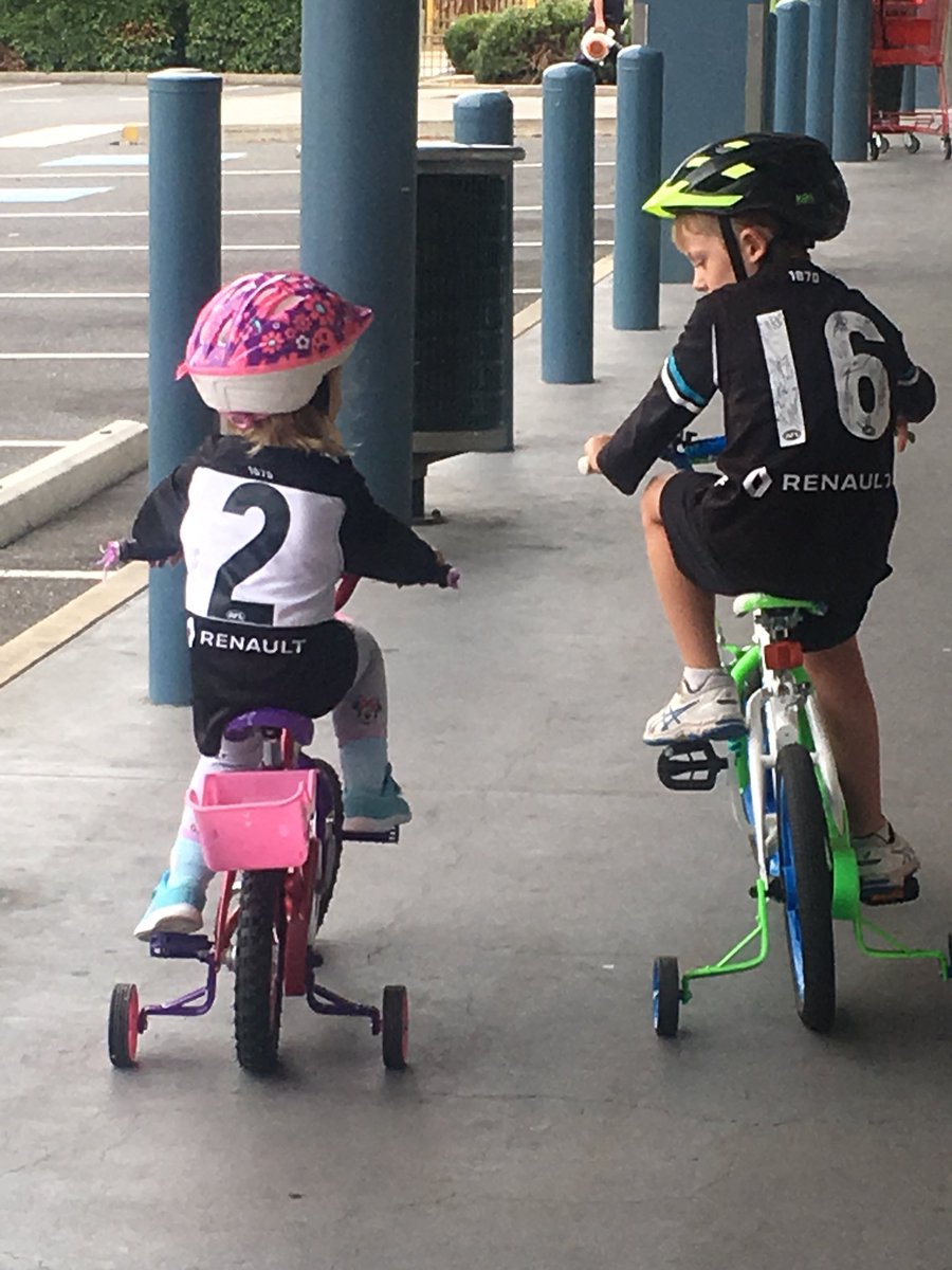 reubz7's tweet photo. @wines16 @powellpeppers @PAFC Sunday recovery ride https://t.co/8h5ZgjkxG3