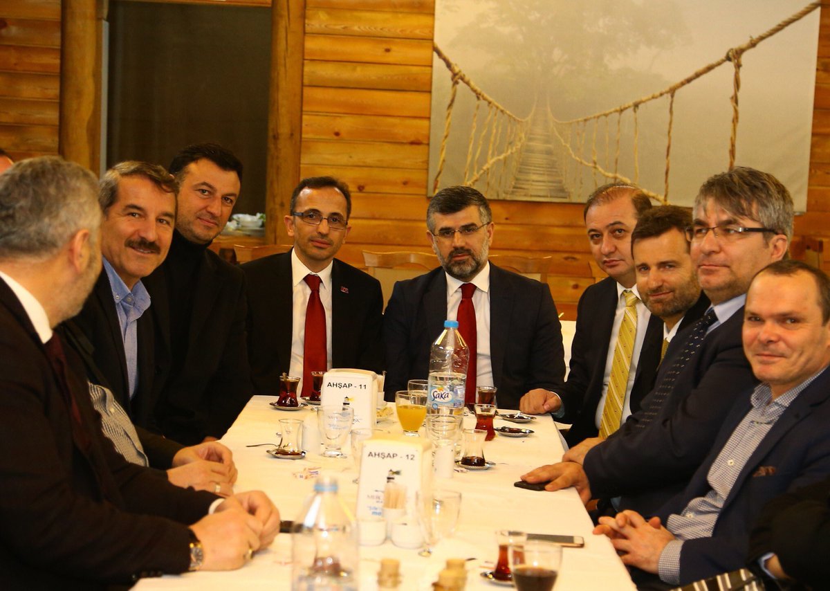 ozlemtekee's tweet photo. Ak Parti Şile 6.Olağan İlçe Kongresi sonrası ev sahipliği yapan Belediye Başkanımız Can Tabakoğlu Bey'e teşekkür ederiz.. https://t.co/cJZx6vSd7p