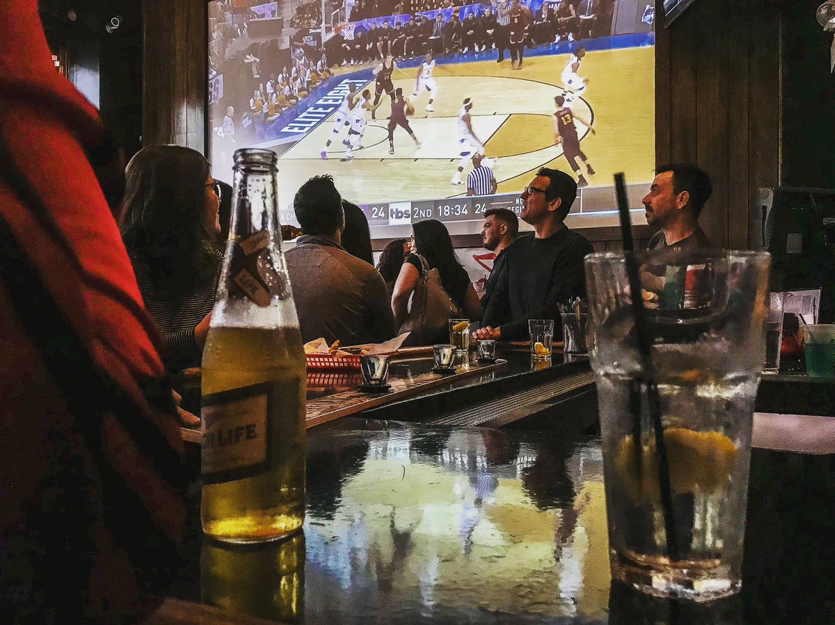 Nope_Just_Me's tweet photo. Losing. My. Shit.
#OnwardLU #EliteEight https://t.co/LQMGtdwOmb