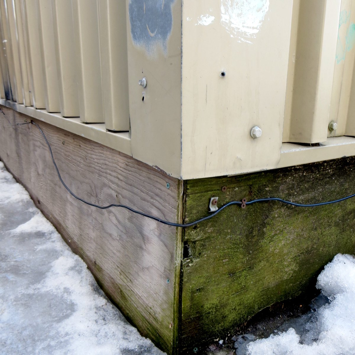 Fix_Our_Schools's tweet photo. #Ontario teachers: We want your Portable Pictures! 
Snap us photos of the ancient shelters you teach in! 
Show us the rot, leaks, mold, bare wires, mammals, insects &amp; rust. 

Email photos: info@fixourschools DOT ca
Please retweet!
#tcdsb #dpcsb #tdsb #pdsb https://t.co/G5CcCkupyM
