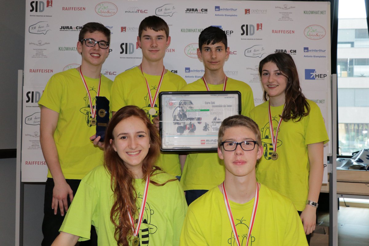 CoupeRobotsJU's tweet photo. Un énorme bravo à #JurAtlantique champions #LiveChallenge et Coupe, #JurAqua champions #LiveChallenge égalité, #Smilebots champions #RobotGame et #SaintRoch champions #JurySpecial #HydroDynamics https://t.co/wY1XvyxIOp