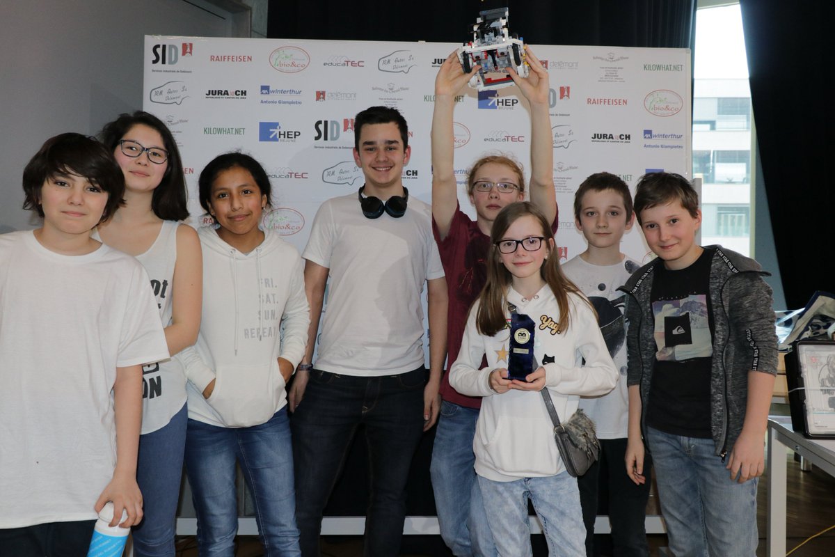 CoupeRobotsJU's tweet photo. Un énorme bravo à #JurAtlantique champions #LiveChallenge et Coupe, #JurAqua champions #LiveChallenge égalité, #Smilebots champions #RobotGame et #SaintRoch champions #JurySpecial #HydroDynamics https://t.co/wY1XvyxIOp