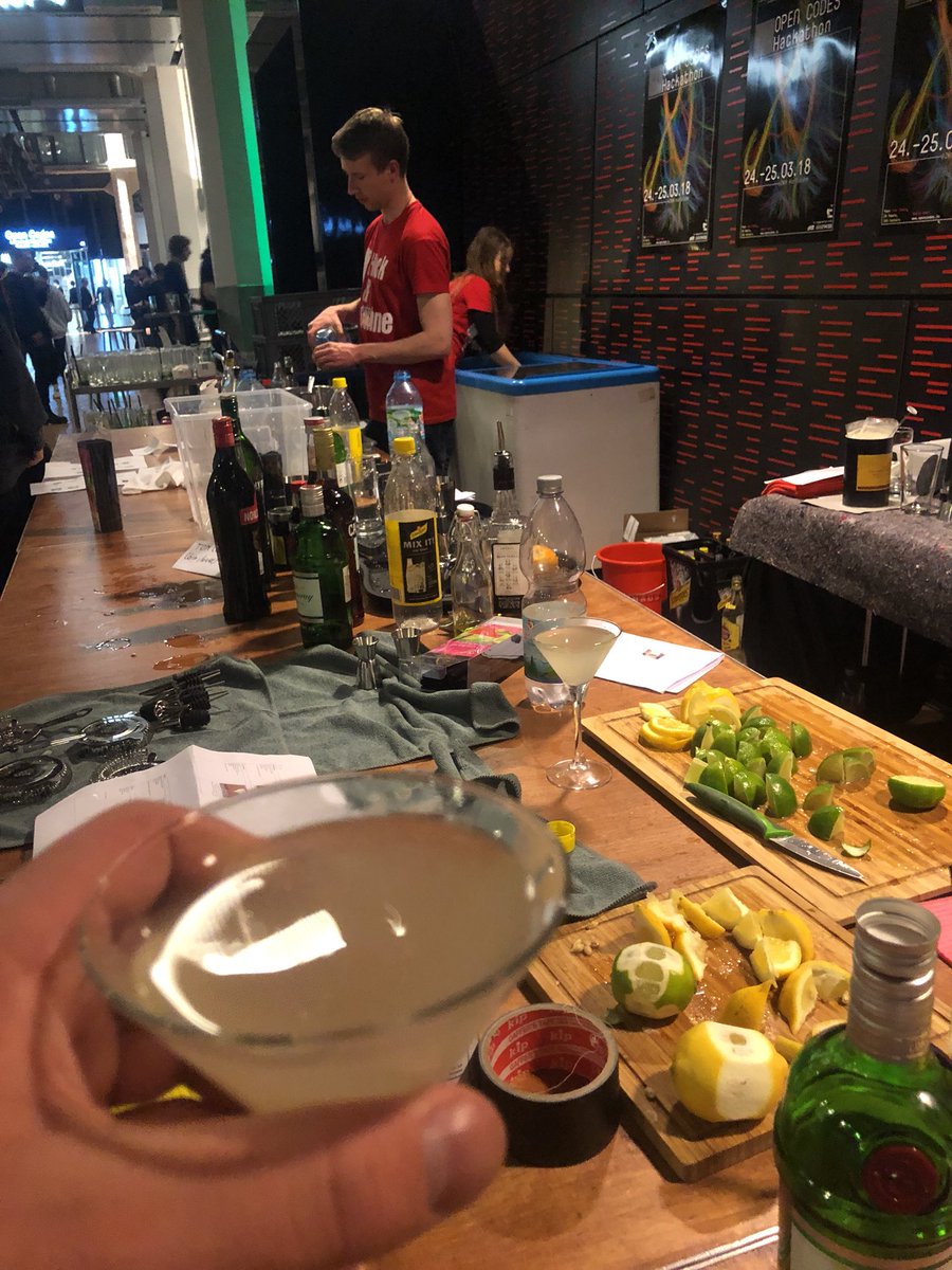 TobiasRoeddiger's tweet image. #rethinkhackathon #cocktails niceee