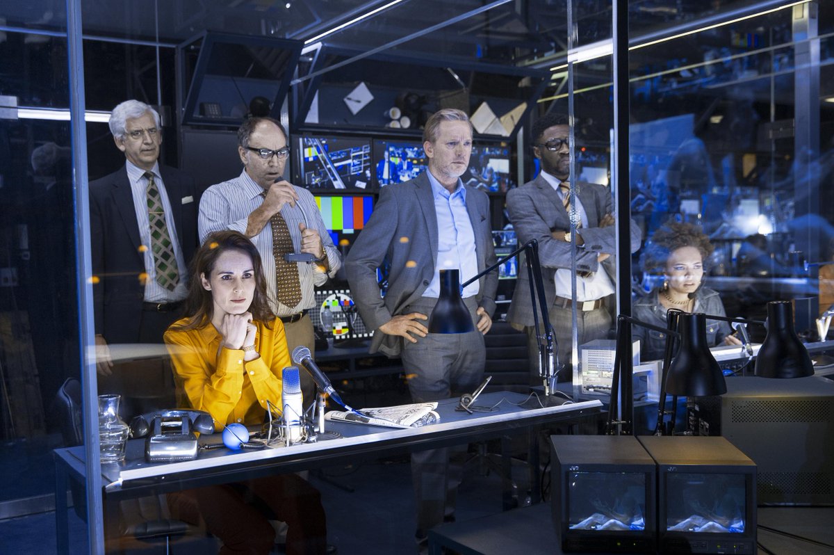 StageTalkUK's tweet image. A stunning final performance as Ivo Van Hove's #ntNetwork plays its final show tonight at the @NationalTheatre with @BryanCranston, #MichelleDockery, @djhenshall, Michael Elwyn, @richard_cordery, @carolinefaber and @ijdrysdale.  #ntNetwork