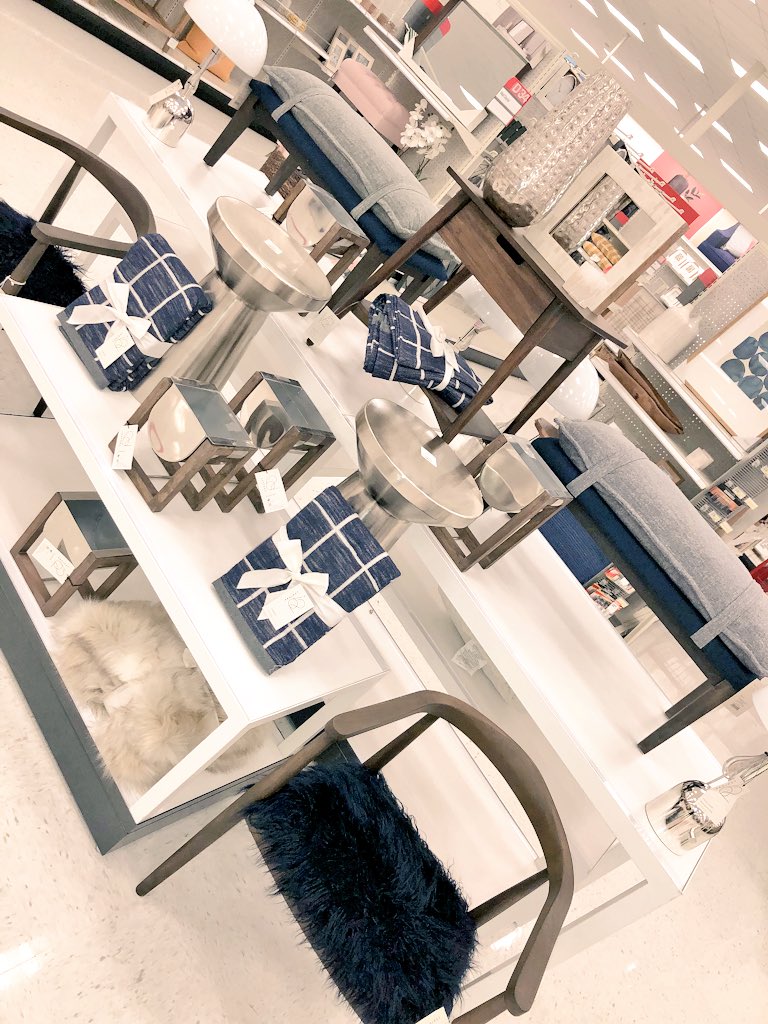 Operation #drivehomedecor is in full force here @ #t2326 🏠🎉 #Target #TargetStyle #homedecor <a href="/A_Leigh/">Leigh Arnold</a> <a href="/JulieEnglar/">Julie Englar</a> @alisonjstephen <a href="/Dani_Millis/">Dani Bernhardt</a> <a href="/karleykrcilek/">karleykrcilek</a>