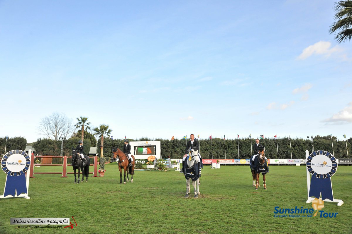 Sunshinecadiz's tweet image. Irish rider, Trevor Breen with Bombay, won the Invitational GP. Congratulations!!!

El jinete irlandés Trevor Breen con Bombay, ganó el Gran Premio Invitational. ¡Enhorabuena! #sunshinetour2018 #showjumping