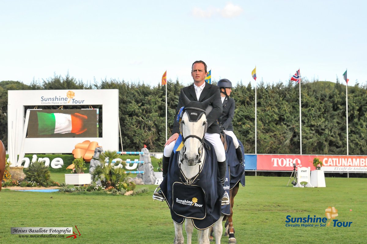 Sunshinecadiz's tweet image. Irish rider, Trevor Breen with Bombay, won the Invitational GP. Congratulations!!!

El jinete irlandés Trevor Breen con Bombay, ganó el Gran Premio Invitational. ¡Enhorabuena! #sunshinetour2018 #showjumping