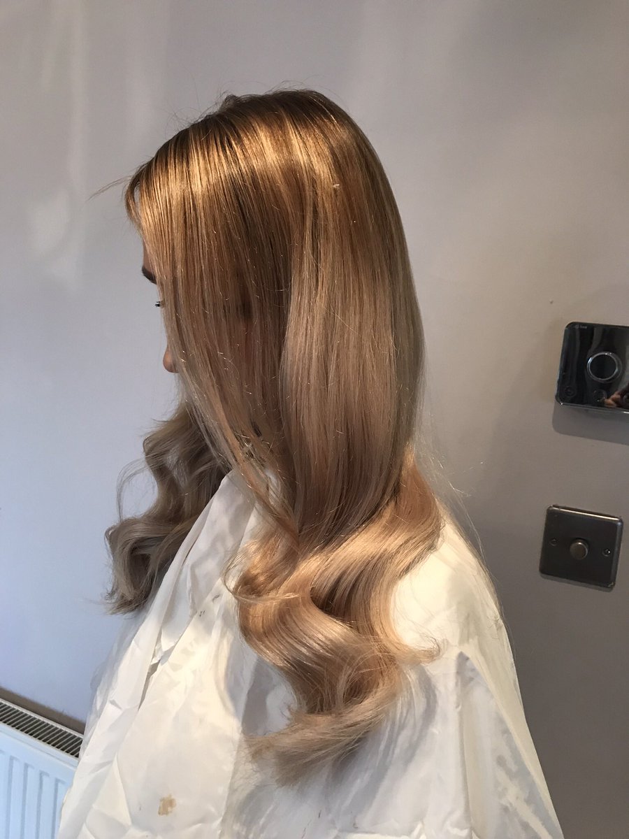 GlamCoutureExt's tweet photo. #beautyworks #microrings in shade 18/22a in 18” #cheshire #wilmslow #hairextensions https://t.co/Y94JUb53PT
