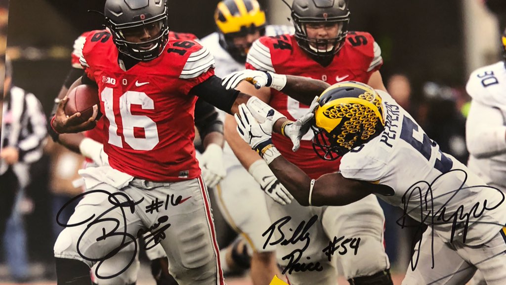 SpCollectibles's tweet photo. RT for a chance to win a JT Barrett Autographed item! Just signed today in Toledo.

⭕️ https://t.co/x9ZePA3CY0 https://t.co/2sc1yzrlBD