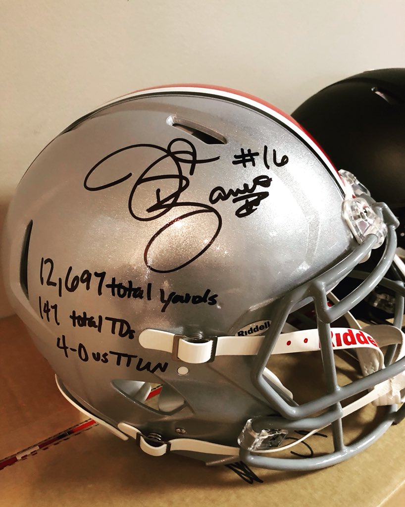 SpCollectibles's tweet photo. RT for a chance to win a JT Barrett Autographed item! Just signed today in Toledo.

⭕️ https://t.co/x9ZePA3CY0 https://t.co/2sc1yzrlBD