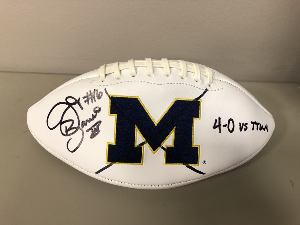 SpCollectibles's tweet photo. RT for a chance to win a JT Barrett Autographed item! Just signed today in Toledo.

⭕️ https://t.co/x9ZePA3CY0 https://t.co/2sc1yzrlBD