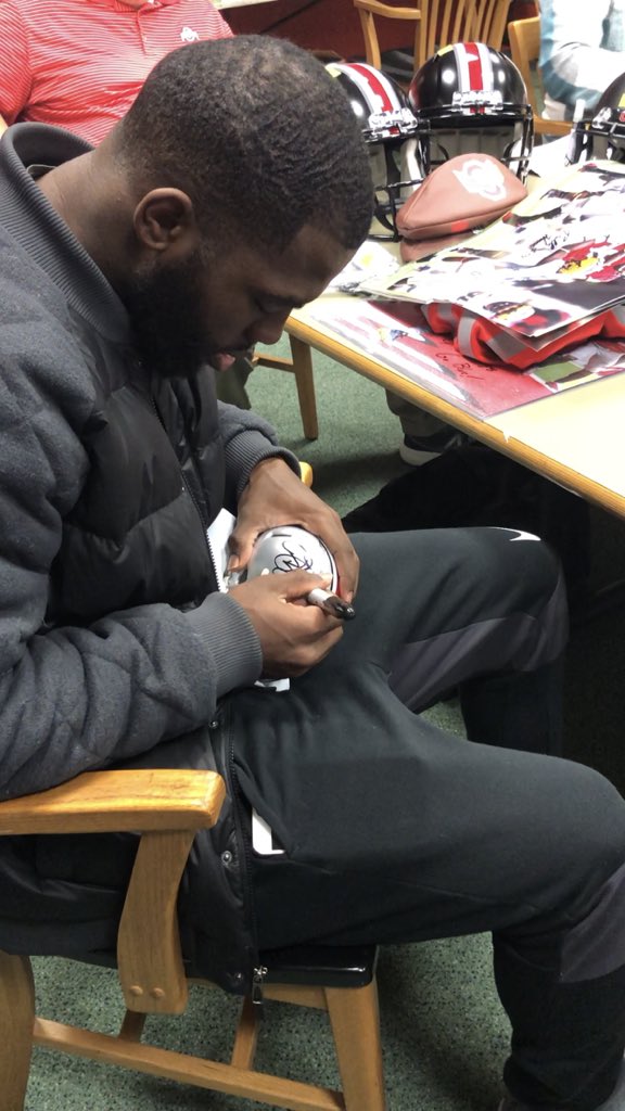 SpCollectibles's tweet photo. RT for a chance to win a JT Barrett Autographed item! Just signed today in Toledo.

⭕️ https://t.co/x9ZePA3CY0 https://t.co/2sc1yzrlBD