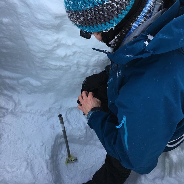 nissenjo's tweet photo. #ice2ice PhD Andreas installing an ablation stake into solid ice 240cm below snow surface #lyngmarksbreen #icedisko #uib https://t.co/OzUGdGEv5B https://t.co/WlMiQq4QjG