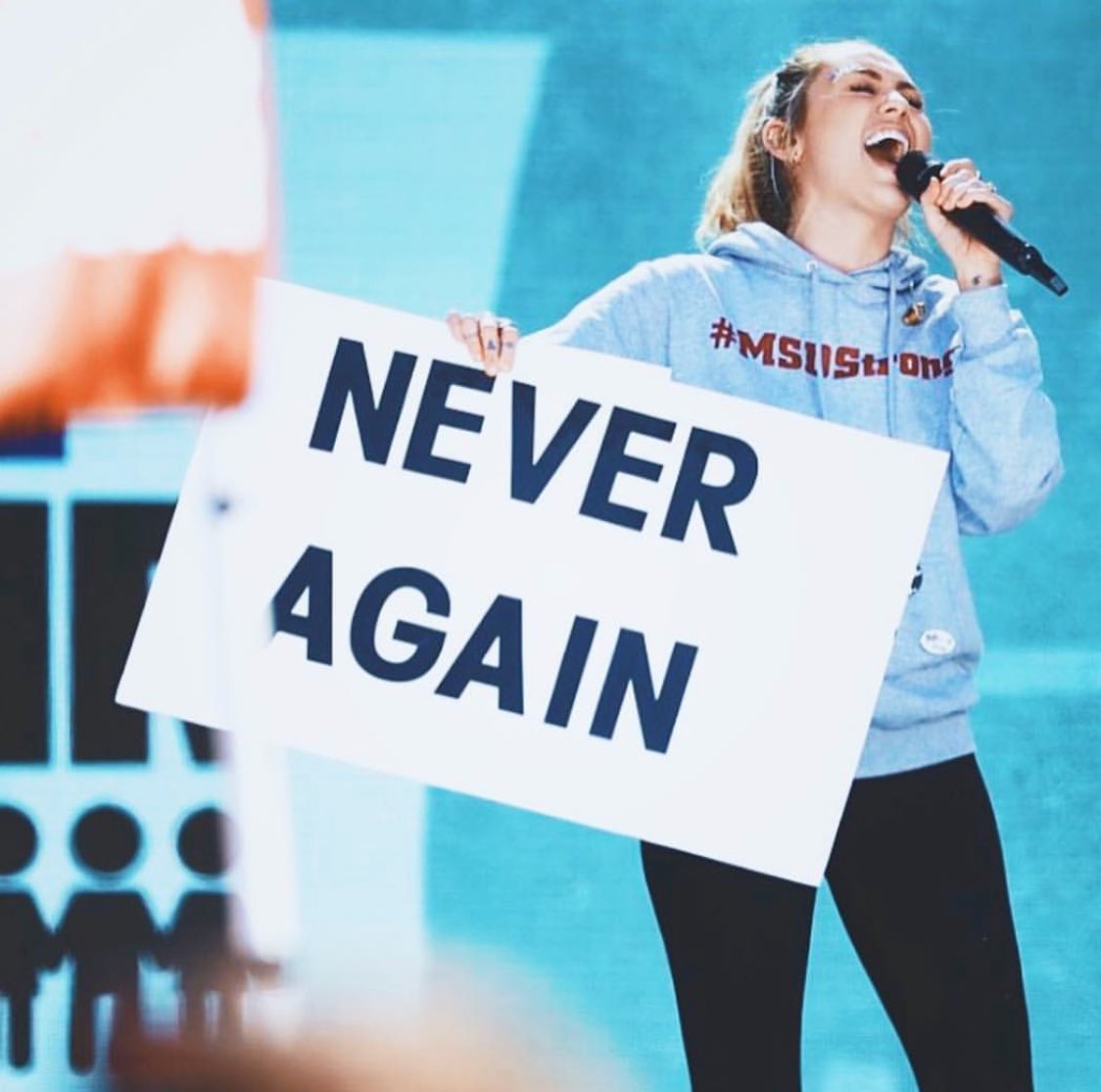 Miley Cyrus (@mileycyrus) on Twitter photo 