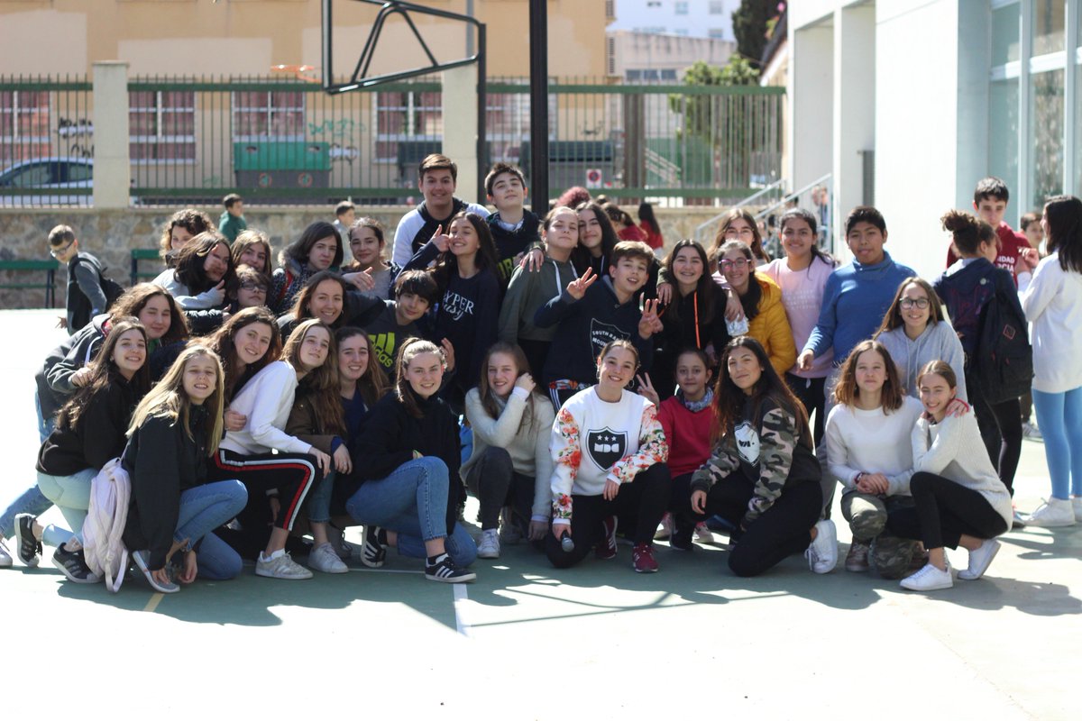 AXRadioES's tweet photo. ¡Muchísimas gracias a @HipHopMMurcia por enseñarnos la coreografía de #ComoYo! Seguro que bailamos tod@s en el concierto de la #Repanocha el próximo día del #Bando con @XusoJones 😁 https://t.co/43GaCbjsOl