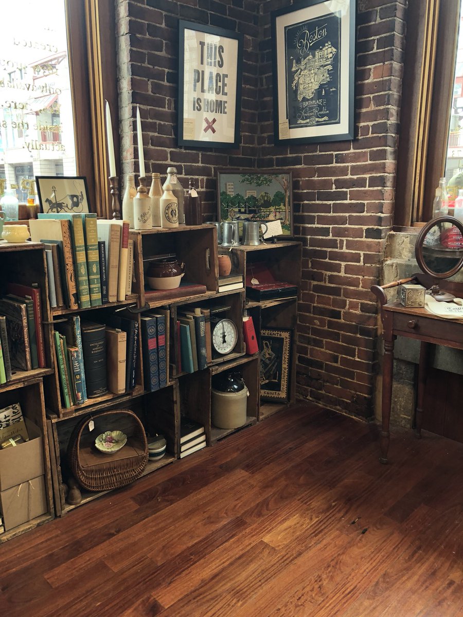 ryansongs's tweet photo. @1630boston is such a cool store! Shout-out to friendly cashier and fellow #PaulRevere fan Alex there who got excited about my song #Granary that he inspired! 😀🇺🇸👋🏼🏇🏻🎶 #oneifbylandtwoifbysea #Boston https://t.co/I8w9qKM4IT