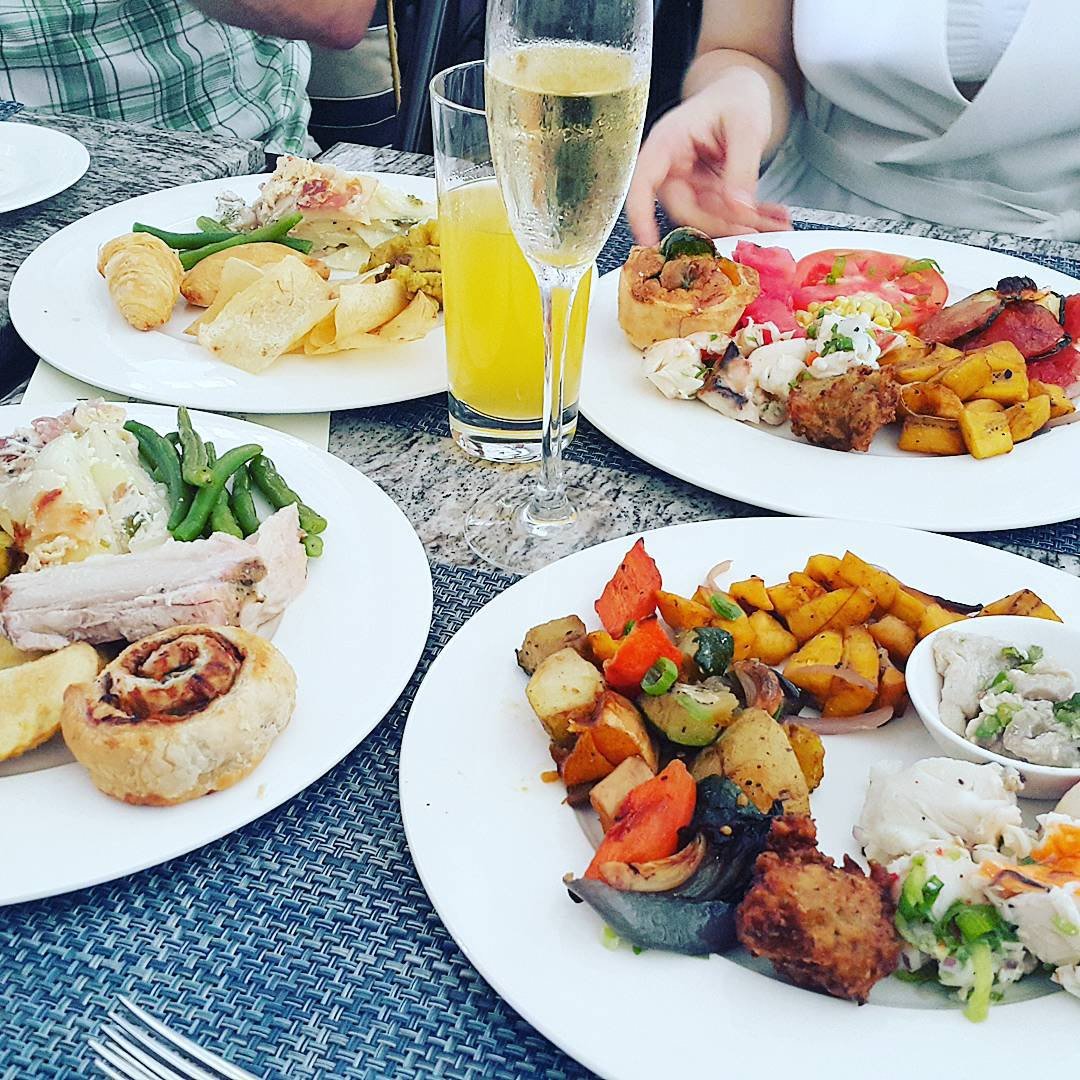 BelleMontFarm's tweet photo. Leave your cares + your wallet tucked away during your next stay with us by opting for our #AllInclusive Farm-To-Table Meal Plan. All meals, most drinks, + more are all included for one great price. Details: https://t.co/gGlQKbd15z... 📸 @lochlanb #StKitts https://t.co/JK7FSenK14