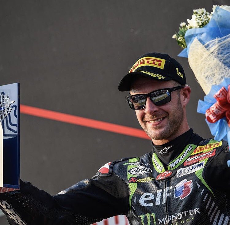 Kawasaki_Espana's tweet photo. Con 6 victorias y 1 segunda posición en Chang desde la temporada 2015, no hay otro piloto con un record de éxitos como @jonathanrea en Buriram ��
¡Hoy en lo más alto del cajón! 
Ya son 6 victorias de 7🥇
#ThaiWorldSBK #WorldSbk #ThaiRound #Superbikes https://t.co/LkN6oYOQq1