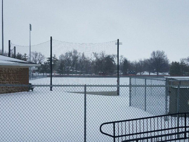pacelli34's tweet photo. Seriously....driving the bus home from a baseball game on March 24 in a snowstorm?! #illinoisspring https://t.co/fJ4Z3btTT5