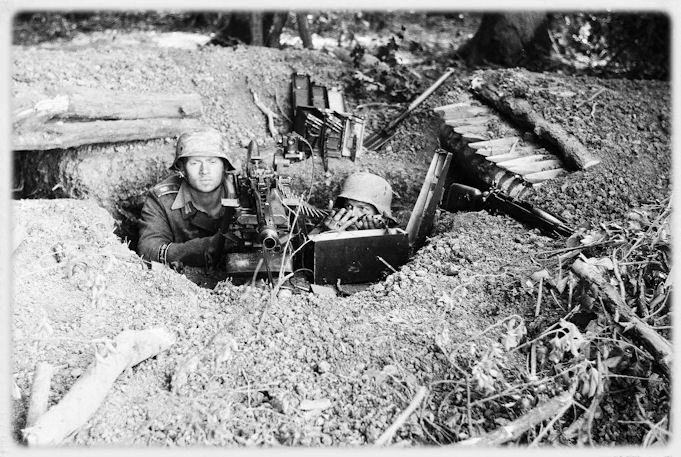 The terrain north of TF was perfect for AFVs but also a wide defensive field of fire. Ground cover afforded camouflage to GDs prepared infantry, heavy weapon & assault gun positions. The infantry Rgts were in the HKL (main battle line) in depth, w/ strong local reserves. /10