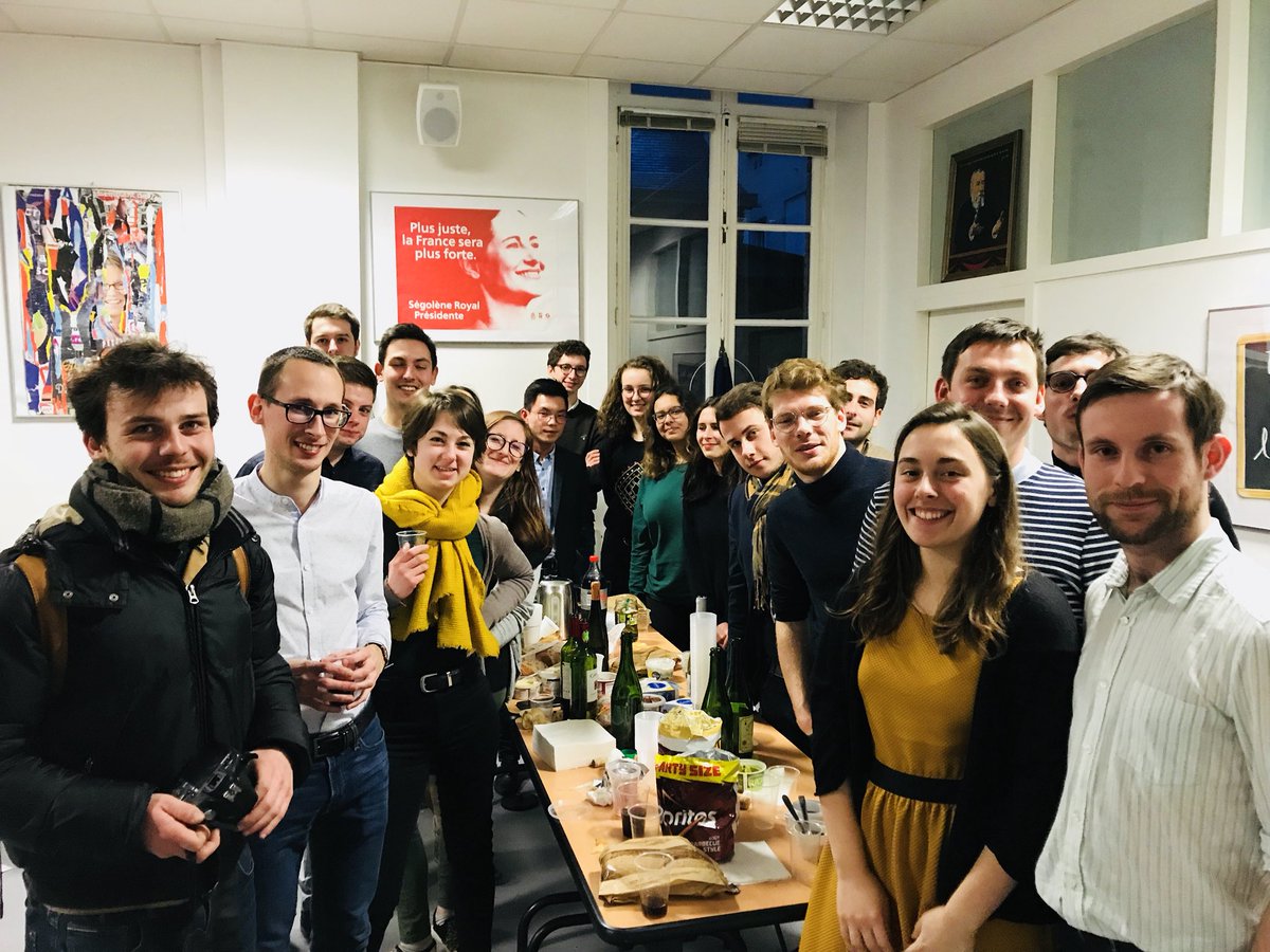 CFouillere's tweet photo. Plaisir d’échanger à #Rennes avec les jeunes socialistes du Grand Ouest, engagés, sincères et intègres. Leur enthousiasme et la qualité de leur réflexion sera très utile pour la #Renaissance du PS !🌹👍👌
#AssisesJS #AppelDeBondy https://t.co/H0uTLpvx8E