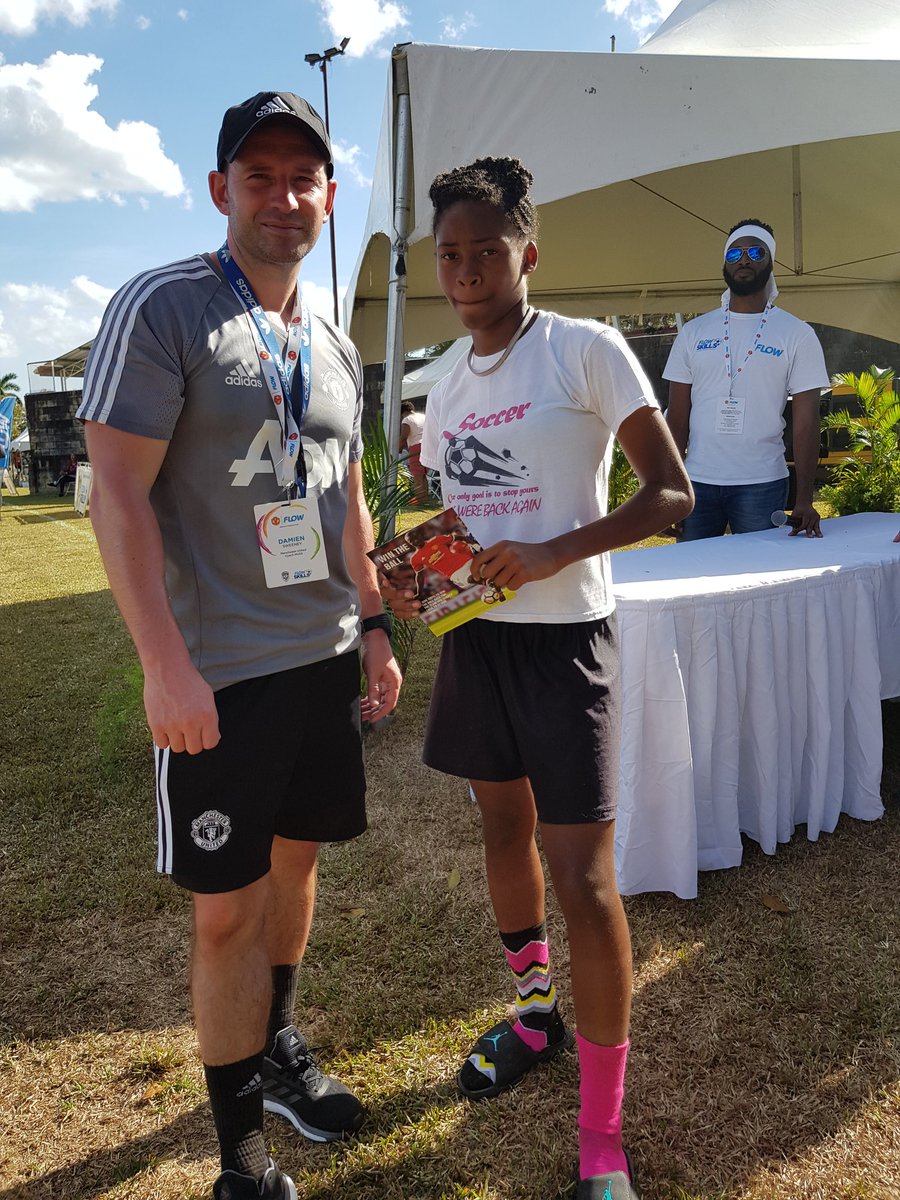 FLOWAnguilla's tweet photo. "Star Gal" indeed!
Carlia received an award for outstanding performance on Day 1👏👏👏

#FlowUFE #FlowSkills #Football #GirlPower https://t.co/gVvNq5WoRI