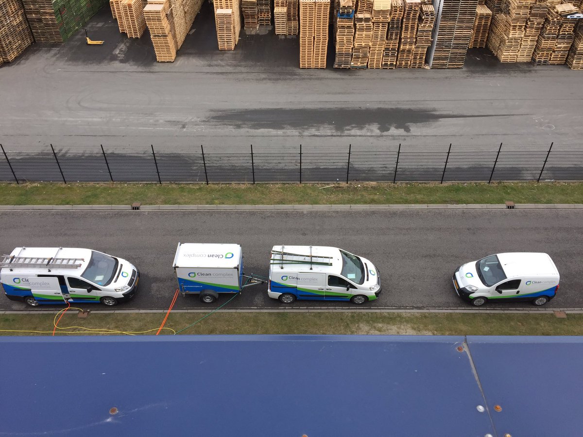 Nu de zon zich vaker laat zien is het weer zo ver de eerste 3000 panelen zijn gereinigd in samenwerking met <a href="/zonnegilde/">Zonnegilde</a>