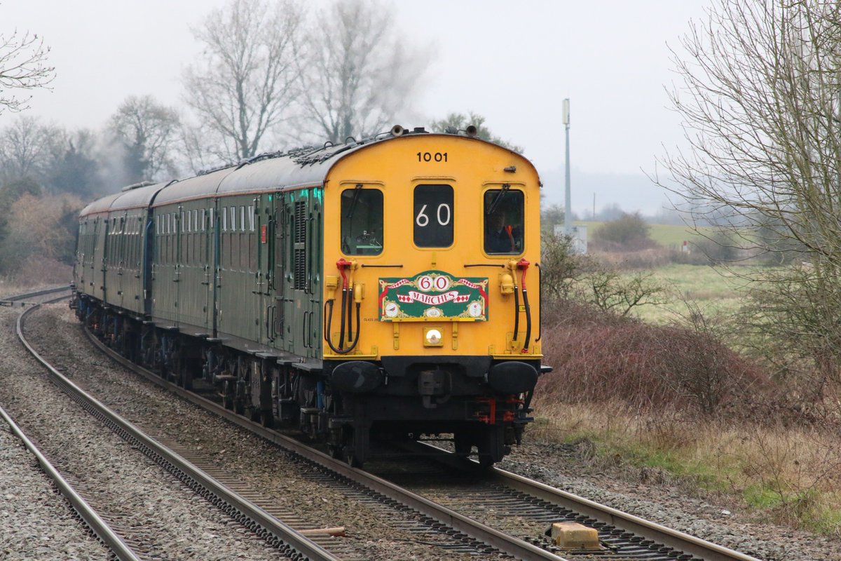 beeranddiesels's tweet image. Here's a Hastings DEMU passing through Bedwyn with a special this morning. #Bedwyn #Class201 #Hastings @HastingsDiesels